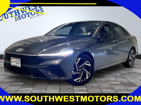 Used 2025 Hyundai Elantra Sport FWD image 1