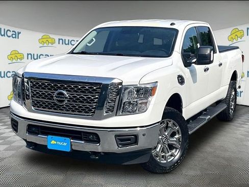 Used 2019 Nissan Titan SV w/ SV Convenience Package AWD/4WD image 12