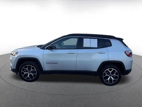 Used 2025 Jeep Compass Limited image 10