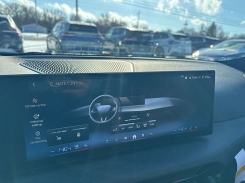 Used 2026 BMW 330i xDrive Sedan w/ Premium Package image 16