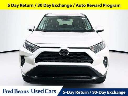 Used 2021 Toyota RAV4 XLE Premium image 2