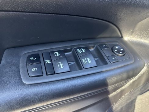 Used 2022 Jeep Grand Cherokee Laredo E image 18