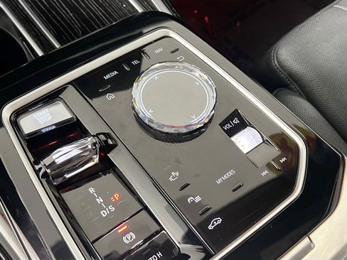 Used 2024 BMW 740i image 25