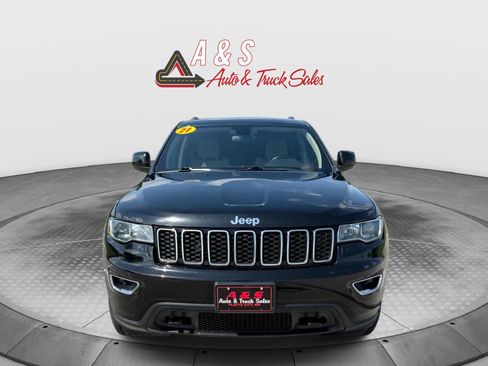 Used 2021 Jeep Grand Cherokee Laredo AWD/4WD image 2