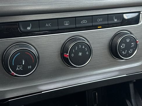 Used 2015 Volkswagen Golf TDI SE image 21