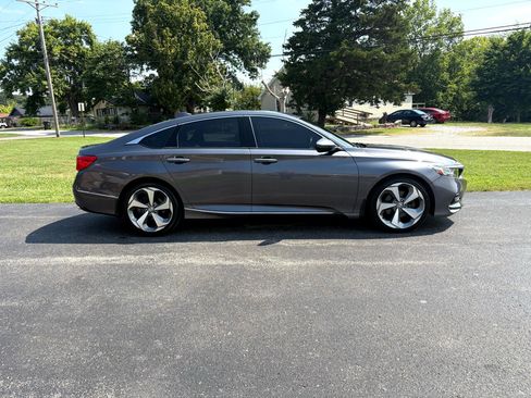 Used 2019 Honda Accord Touring image 4