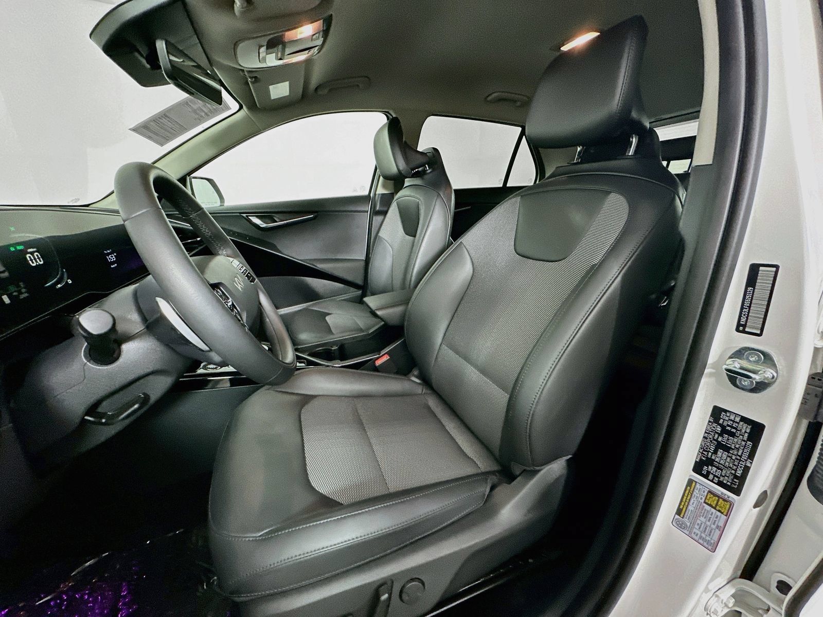 Used 2025 Kia Niro EX w/ EX Cold Weather Package FWD image 21
