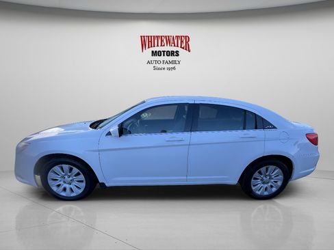 Used 2014 Chrysler 200 LX image 3