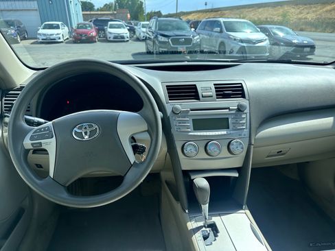Used 2011 Toyota Camry LE FWD image 7