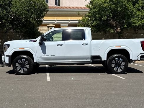 New 2026 GMC Sierra 2500 Denali w/ Denali Reserve Package AWD/4WD image 8