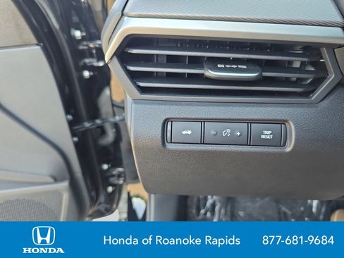 Used 2025 Nissan Altima 2.5 SR FWD image 28