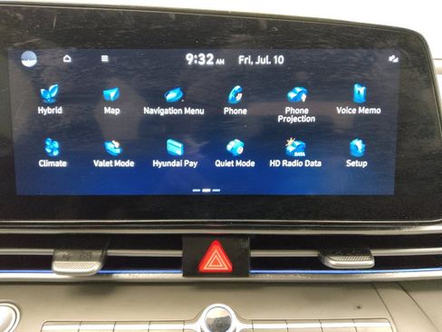 Used 2025 Hyundai Elantra SEL FWD image 25