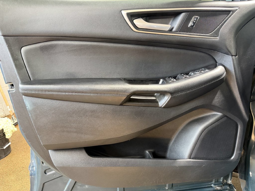 Used 2016 Ford Edge SEL w/ Equipment Group 201A FWD image 14