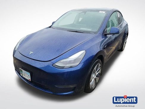Used 2024 Tesla Model Y Long Range AWD/4WD image 1