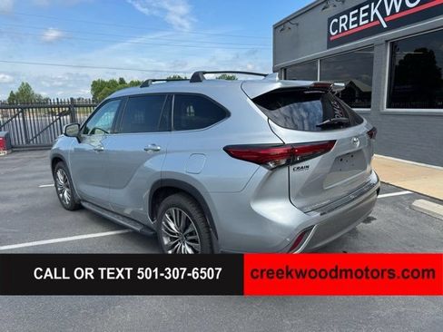 Used 2021 Toyota Highlander Platinum FWD image 3