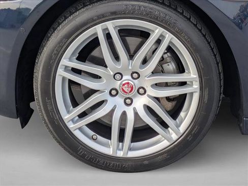 Used 2019 Jaguar XJ R-Sport image 26