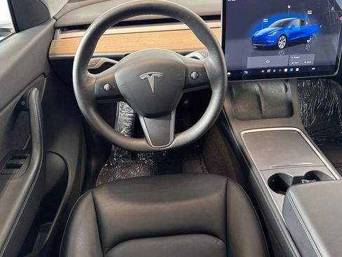 Used 2022 Tesla Model Y Long Range image 19