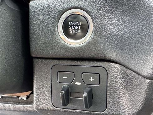 Used 2022 Toyota Tundra Limited image 9