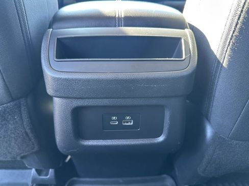 Used 2024 Nissan Pathfinder S image 28