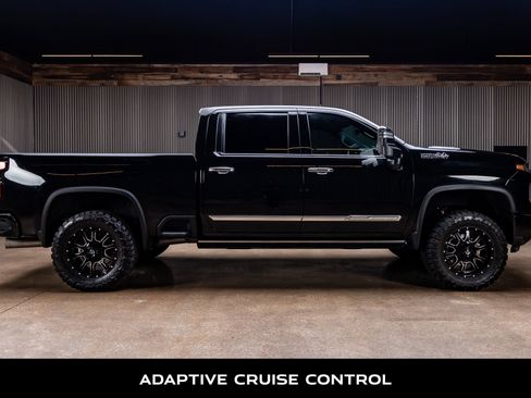 Used 2024 Chevrolet Silverado 3500 High Country w/ High Country Premium Package AWD/4WD image 10