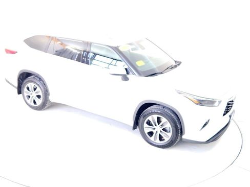 Certified 2022 Toyota Highlander XLE image 19