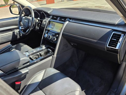 Used 2017 Land Rover Discovery First Edition image 8