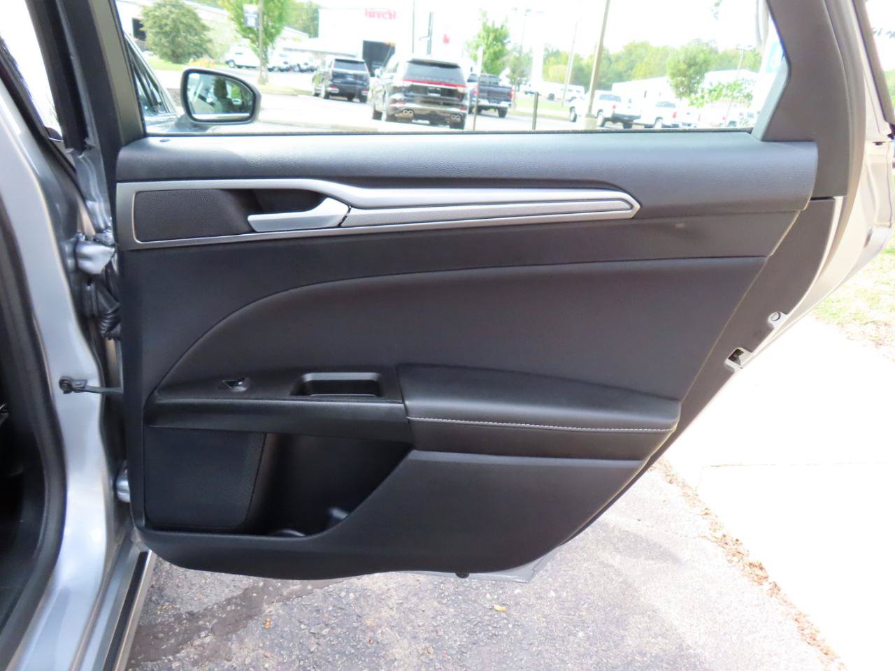 Used 2020 Ford Fusion SE FWD image 20