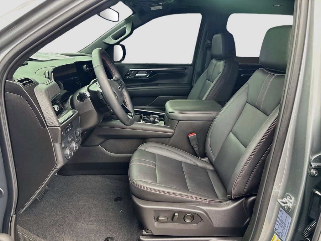 Used 2025 Chevrolet Suburban RST w/ Comfort Package RWD image 19