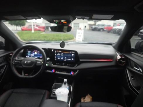 Used 2025 Chevrolet Equinox RS w/ Safety and Technology Package FWD image 11