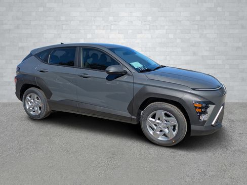 New 2026 Hyundai Kona SE image 2