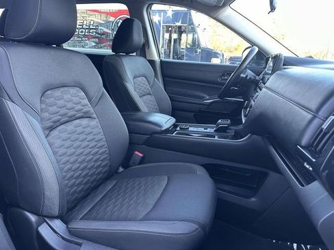 Used 2024 Nissan Pathfinder S image 10