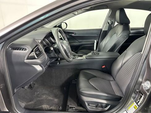 Used 2024 Toyota Camry SE image 11
