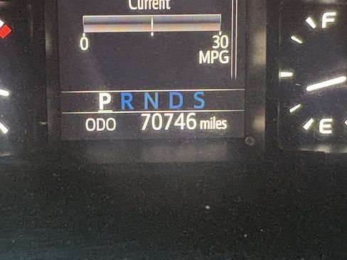 Used 2018 Toyota Tundra SR5 image 13