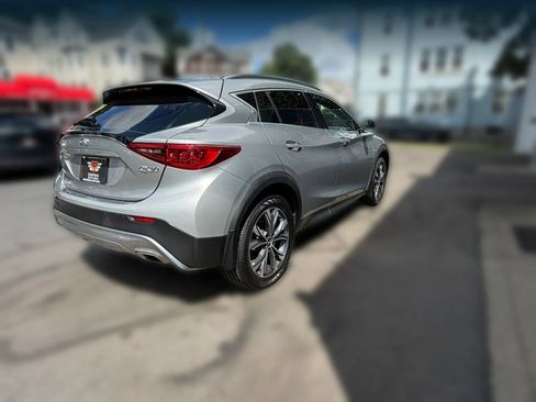 Used 2018 INFINITI QX30 AWD image 7