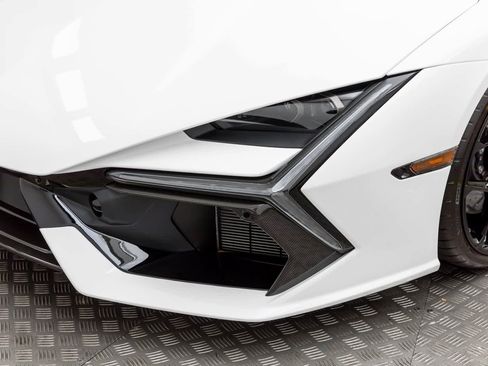 Used 2024 Lamborghini Revuelto image 44