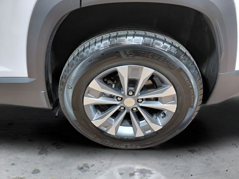 Used 2026 Chevrolet Equinox LT AWD/4WD image 10