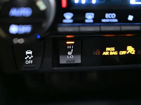 Used 2025 Toyota RAV4 XLE Premium image 29