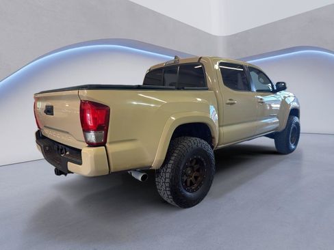 Used 2016 Toyota Tacoma TRD Sport w/ Exterior Package AWD/4WD image 8