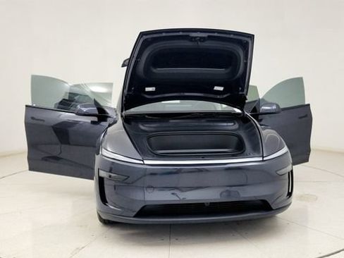 Used 2026 Tesla Model Y Long Range RWD image 14
