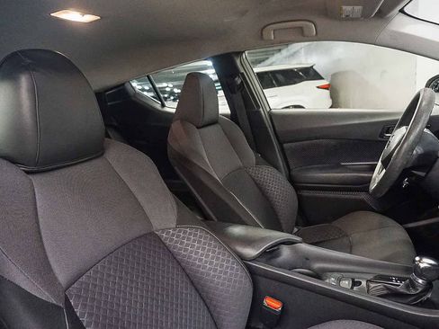 Used 2020 Toyota C-HR LE FWD image 16