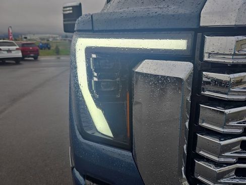 Used 2025 GMC Sierra 3500 Denali w/ Denali Reserve Package AWD/4WD image 21