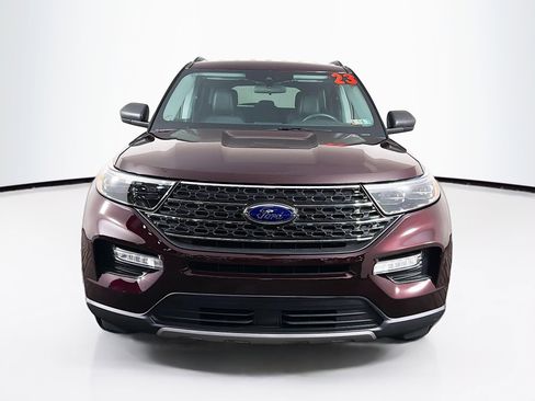 Used 2023 Ford Explorer XLT w/ Equipment Group 202A image 3