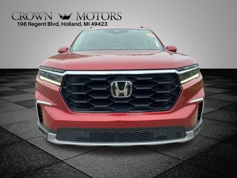 Used 2025 Honda Pilot Touring image 8