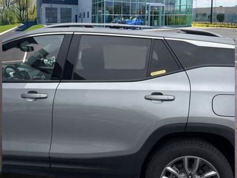 Used 2023 GMC Terrain SLT AWD/4WD image 7