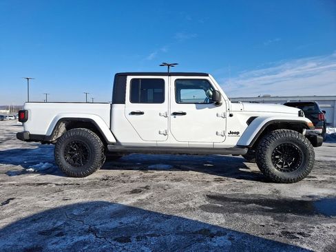 Used 2021 Jeep Gladiator Sport image 7