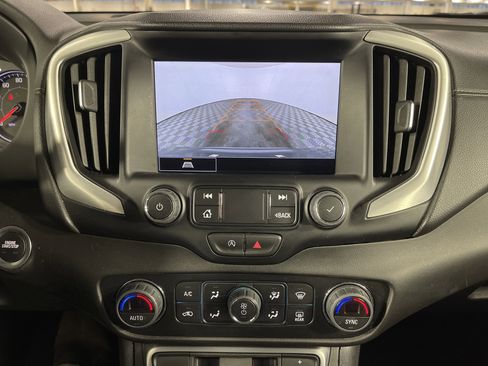 Used 2024 GMC Terrain SLT image 22