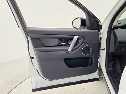 Used 2025 Land Rover Discovery Sport S image 27