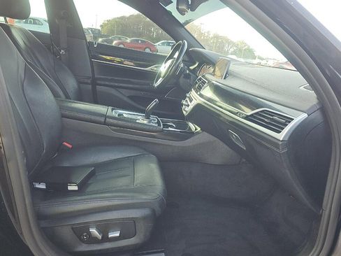 Used 2019 BMW 740i M SPORT w/ M Sport Package image 7