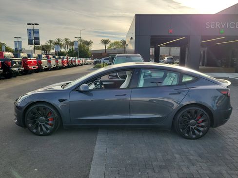 Used 2023 Tesla Model 3 Performance image 3