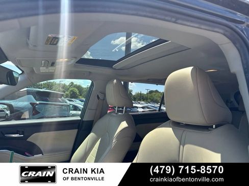 Used 2021 Toyota Highlander XLE FWD image 4